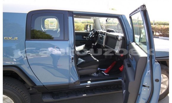 Buy Import Toyota FJ Cruiser Blue Car in Import - Dubai in Andijon