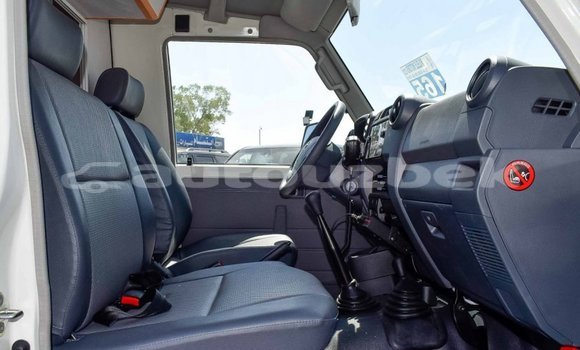 Buy New Toyota Land Cruiser White Car in Ahunabayev in Andijon Buy New Toyota Land Cruiser White Car in Ahunabayev in Andijon