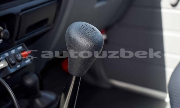 Buy New Toyota Land Cruiser White Car in Ahunabayev in Andijon Buy New Toyota Land Cruiser White Car in Ahunabayev in Andijon