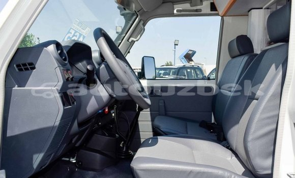 Buy New Toyota Land Cruiser White Car in Ahunabayev in Andijon Buy New Toyota Land Cruiser White Car in Ahunabayev in Andijon