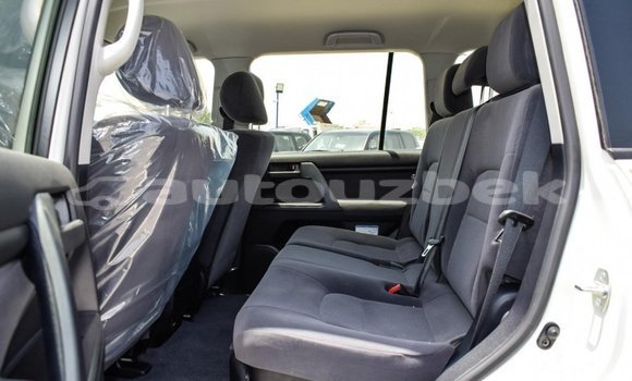 Buy New Toyota Land Cruiser White Car in Akkurgon in Surhondar Buy New Toyota Land Cruiser White Car in Akkurgon in Surhondar