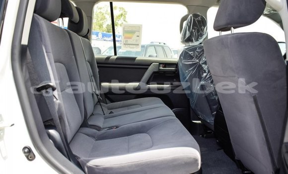 Buy New Toyota Land Cruiser White Car in Akkurgon in Surhondar Buy New Toyota Land Cruiser White Car in Akkurgon in Surhondar