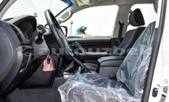 Buy New Toyota Land Cruiser White Car in Akkurgon in Surhondar Buy New Toyota Land Cruiser White Car in Akkurgon in Surhondar