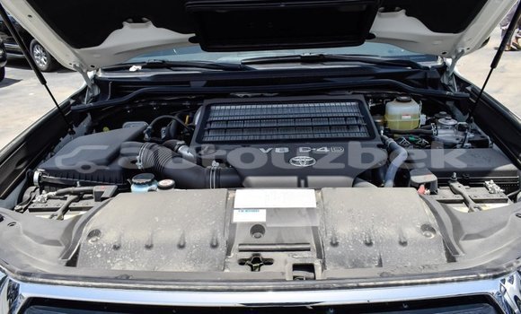 Buy New Toyota Land Cruiser White Car in Akkurgon in Surhondar Buy New Toyota Land Cruiser White Car in Akkurgon in Surhondar