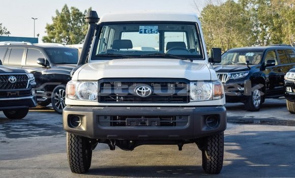 Buy New Toyota Land Cruiser White Car in Ahunabayev in Andijon Buy New Toyota Land Cruiser White Car in Ahunabayev in Andijon