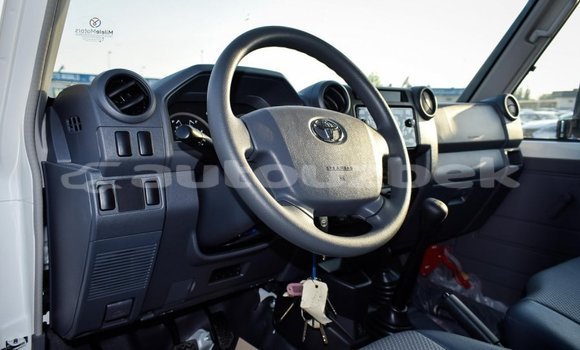 Buy New Toyota Land Cruiser White Car in Ahunabayev in Andijon Buy New Toyota Land Cruiser White Car in Ahunabayev in Andijon