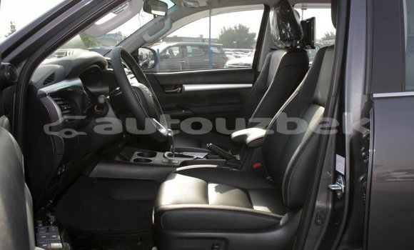 Buy New Toyota Hilux Silver Car in Ahunabayev in Andijon Buy New Toyota Hilux Silver Car in Ahunabayev in Andijon