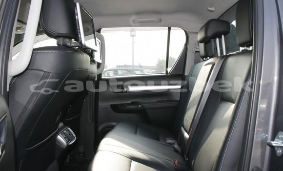 Buy New Toyota Hilux Silver Car in Ahunabayev in Andijon Buy New Toyota Hilux Silver Car in Ahunabayev in Andijon