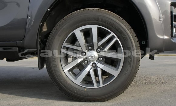 Buy New Toyota Hilux Silver Car in Ahunabayev in Andijon Buy New Toyota Hilux Silver Car in Ahunabayev in Andijon