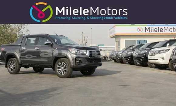 Buy New Toyota Hilux Silver Car in Ahunabayev in Andijon Buy New Toyota Hilux Silver Car in Ahunabayev in Andijon