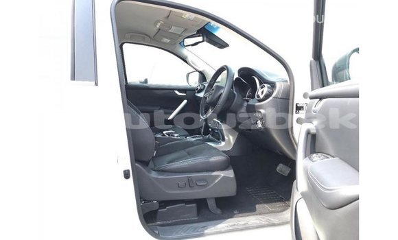 Buy Import Mercedes-Benz 250 White Car in Import - Dubai in Andijon Buy Import Mercedes-Benz 250 White Car in Import - Dubai in Andijon