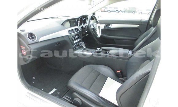 Buy Import Mercedes-Benz 190 White Car in Import - Dubai in Andijon Buy Import Mercedes-Benz 190 White Car in Import - Dubai in Andijon