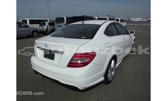 Buy Import Mercedes-Benz 190 White Car in Import - Dubai in Andijon Buy Import Mercedes-Benz 190 White Car in Import - Dubai in Andijon
