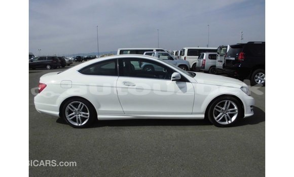 Buy Import Mercedes-Benz 190 White Car in Import - Dubai in Andijon Buy Import Mercedes-Benz 190 White Car in Import - Dubai in Andijon