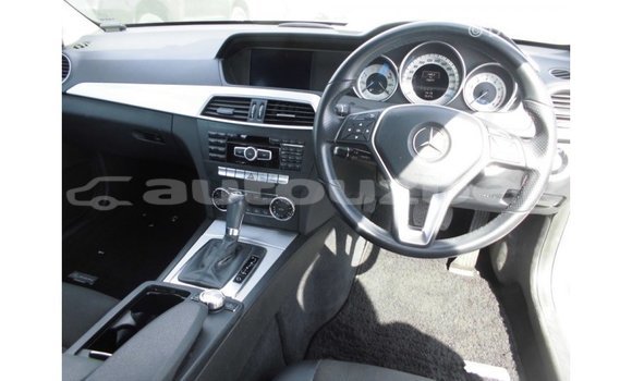 Buy Import Mercedes-Benz 190 White Car in Import - Dubai in Andijon Buy Import Mercedes-Benz 190 White Car in Import - Dubai in Andijon