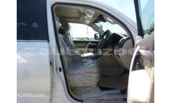 Buy Import Toyota Land Cruiser White Car in Import - Dubai in Andijon Buy Import Toyota Land Cruiser White Car in Import - Dubai in Andijon