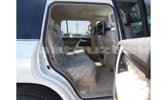 Buy Import Toyota Land Cruiser White Car in Import - Dubai in Andijon Buy Import Toyota Land Cruiser White Car in Import - Dubai in Andijon