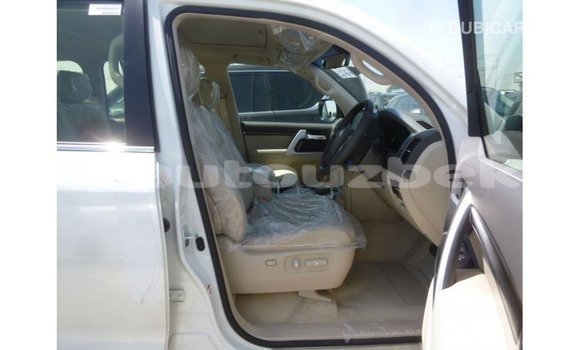 Buy Import Toyota Land Cruiser White Car in Import - Dubai in Andijon Buy Import Toyota Land Cruiser White Car in Import - Dubai in Andijon
