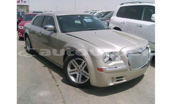 Buy Import Chrysler 300 Beige Car in Import - Dubai in Andijon