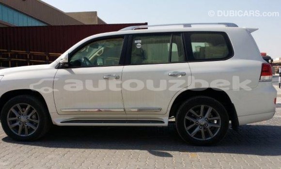 Buy Import Toyota Land Cruiser White Car in Import - Dubai in Andijon Buy Import Toyota Land Cruiser White Car in Import - Dubai in Andijon