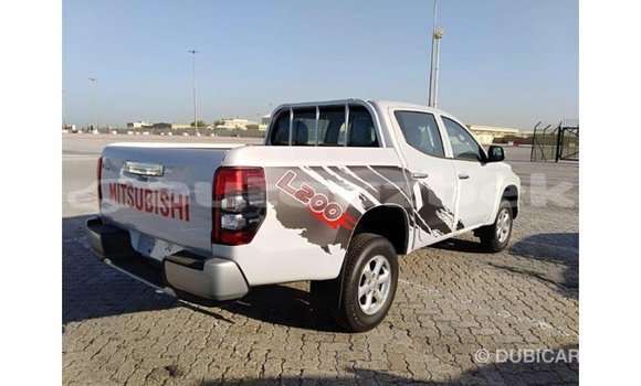 Buy Import Mitsubishi L200 White Car in Import - Dubai in Andijon Buy Import Mitsubishi L200 White Car in Import - Dubai in Andijon