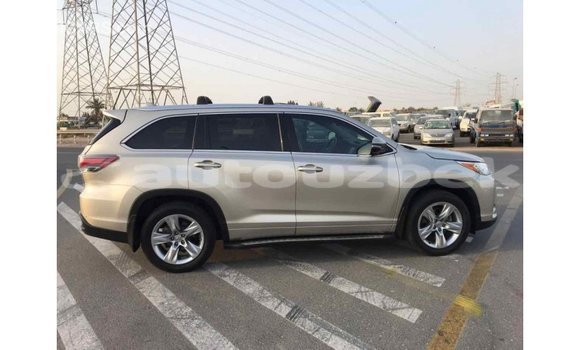 Buy Import Toyota Highlander Beige Car in Import - Dubai in Andijon Buy Import Toyota Highlander Beige Car in Import - Dubai in Andijon
