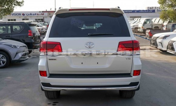 Buy Import Toyota Land Cruiser White Car in Import - Dubai in Andijon Buy Import Toyota Land Cruiser White Car in Import - Dubai in Andijon