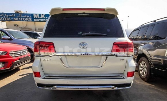 Buy Import Toyota Land Cruiser White Car in Import - Dubai in Andijon Buy Import Toyota Land Cruiser White Car in Import - Dubai in Andijon