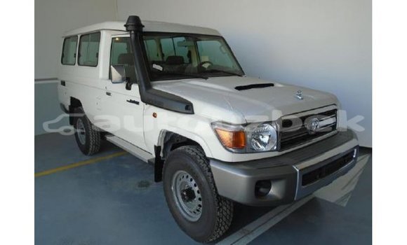 Buy Import Abarth 595 White Car in Import - Dubai in Andijon