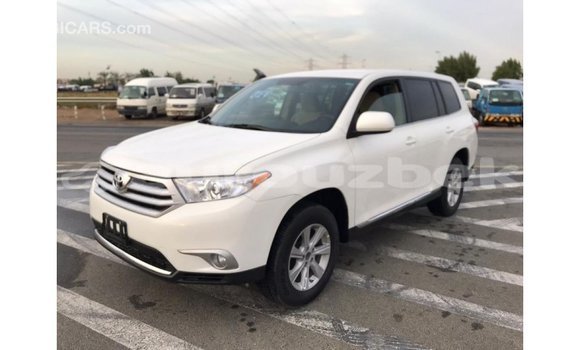 Buy Import Toyota Highlander White Car in Import - Dubai in Andijon Buy Import Toyota Highlander White Car in Import - Dubai in Andijon