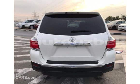 Buy Import Toyota Highlander White Car in Import - Dubai in Andijon Buy Import Toyota Highlander White Car in Import - Dubai in Andijon