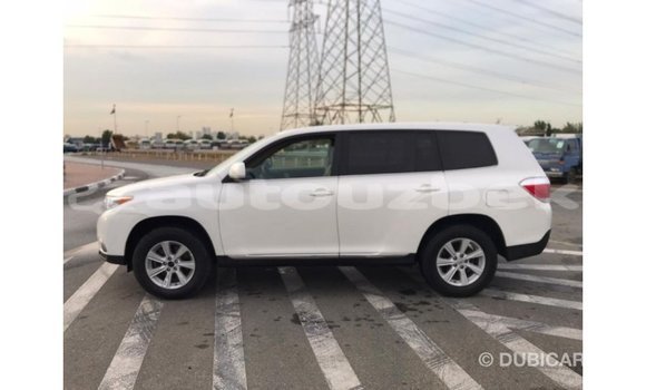 Buy Import Toyota Highlander White Car in Import - Dubai in Andijon Buy Import Toyota Highlander White Car in Import - Dubai in Andijon