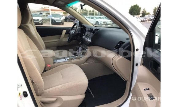 Buy Import Toyota Highlander White Car in Import - Dubai in Andijon Buy Import Toyota Highlander White Car in Import - Dubai in Andijon