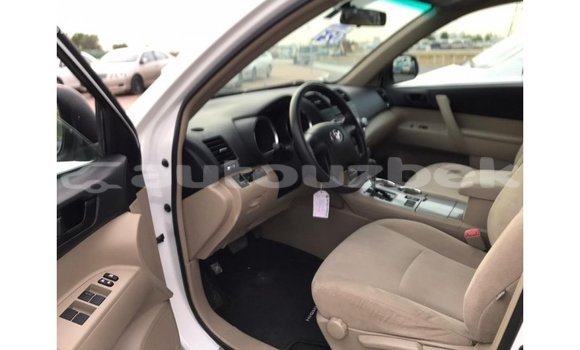 Buy Import Toyota Highlander White Car in Import - Dubai in Andijon Buy Import Toyota Highlander White Car in Import - Dubai in Andijon