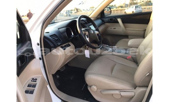 Buy Import Toyota Highlander White Car in Import - Dubai in Andijon Buy Import Toyota Highlander White Car in Import - Dubai in Andijon