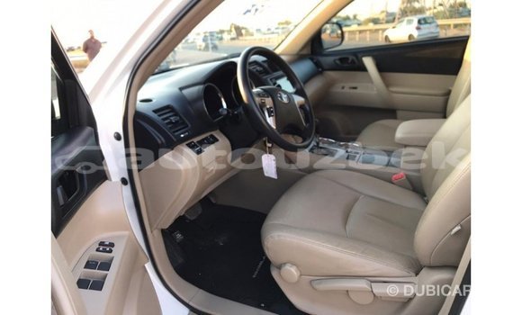 Buy Import Toyota Highlander White Car in Import - Dubai in Andijon Buy Import Toyota Highlander White Car in Import - Dubai in Andijon