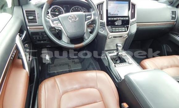 Buy Used Toyota Land Cruiser White Car in Almazar in Toskent Buy Used Toyota Land Cruiser White Car in Almazar in Toskent