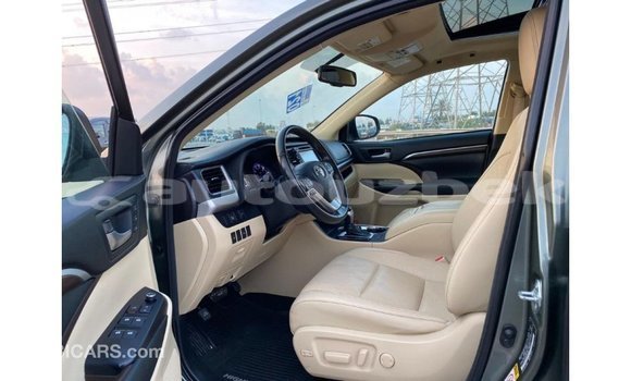 Buy Import Toyota Highlander Green Car in Import - Dubai in Andijon Buy Import Toyota Highlander Green Car in Import - Dubai in Andijon