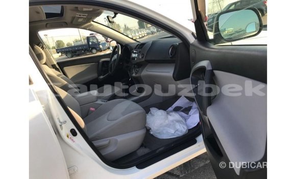Buy Import Toyota 4Runner White Car in Import - Dubai in Andijon Buy Import Toyota 4Runner White Car in Import - Dubai in Andijon
