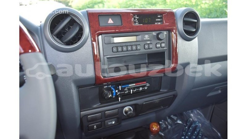 Big with watermark toyota land cruiser andijon import dubai 1811