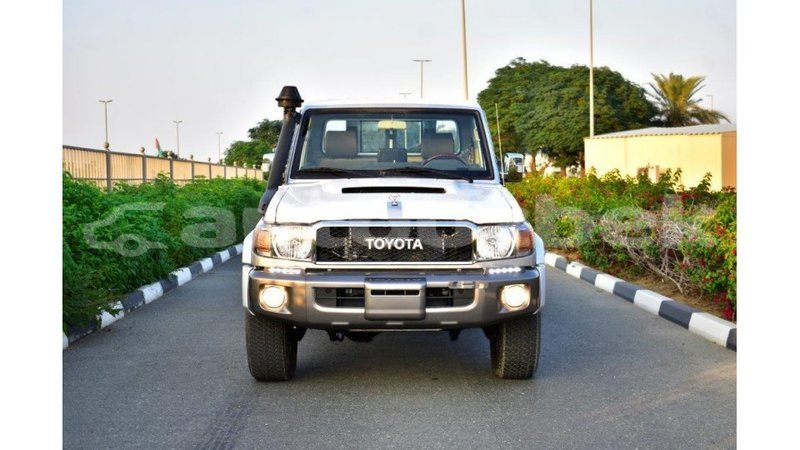 Big with watermark toyota land cruiser andijon import dubai 1825