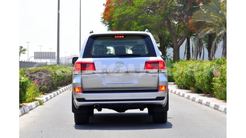 Big with watermark toyota land cruiser andijon import dubai 1844
