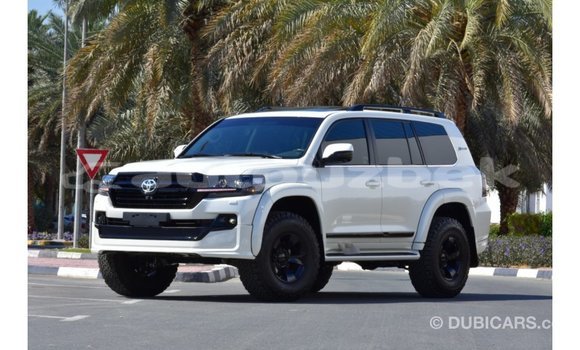 Buy Import Toyota Land Cruiser White Car in Import - Dubai in Andijon Buy Import Toyota Land Cruiser White Car in Import - Dubai in Andijon