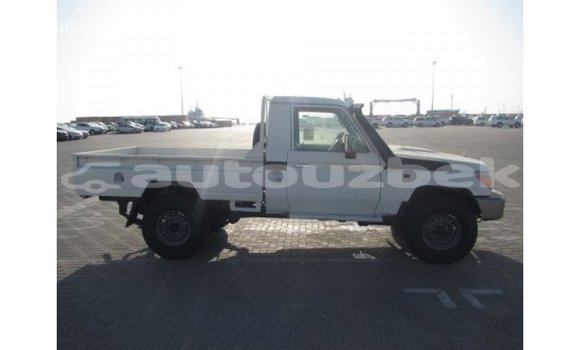 Buy Import Toyota Land Cruiser White Car in Import - Dubai in Andijon Buy Import Toyota Land Cruiser White Car in Import - Dubai in Andijon