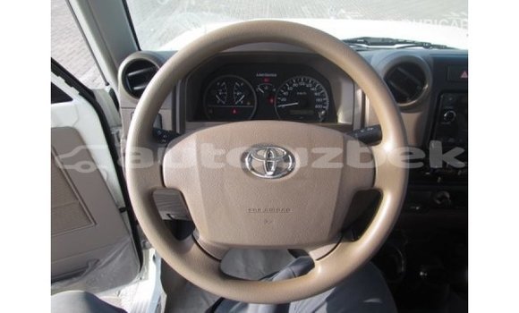 Buy Import Toyota Land Cruiser White Car in Import - Dubai in Andijon Buy Import Toyota Land Cruiser White Car in Import - Dubai in Andijon