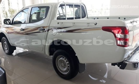 Buy Import Mitsubishi L200 White Car in Import - Dubai in Andijon