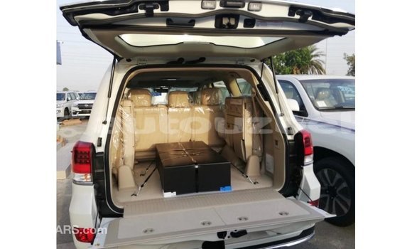 Buy Import Toyota Land Cruiser White Car in Import - Dubai in Andijon Buy Import Toyota Land Cruiser White Car in Import - Dubai in Andijon