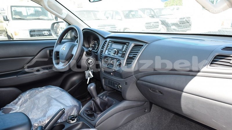 Big with watermark mitsubishi l200 andijon import dubai 1989