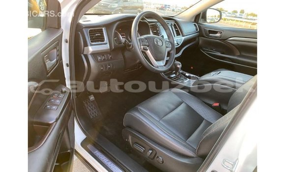 Buy Import Toyota Highlander White Car in Import - Dubai in Andijon Buy Import Toyota Highlander White Car in Import - Dubai in Andijon
