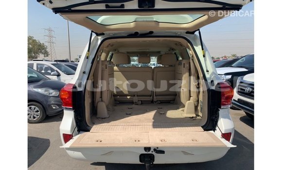 Buy Import Toyota Land Cruiser White Car in Import - Dubai in Andijon Buy Import Toyota Land Cruiser White Car in Import - Dubai in Andijon
